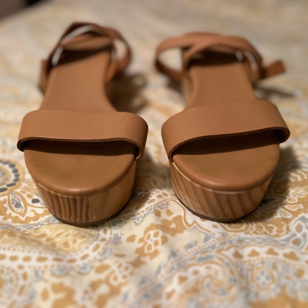 👡 Nisolo “Sarita” Wooden & Leather Wedge Sandal 🌞 - Picture 4 of 10